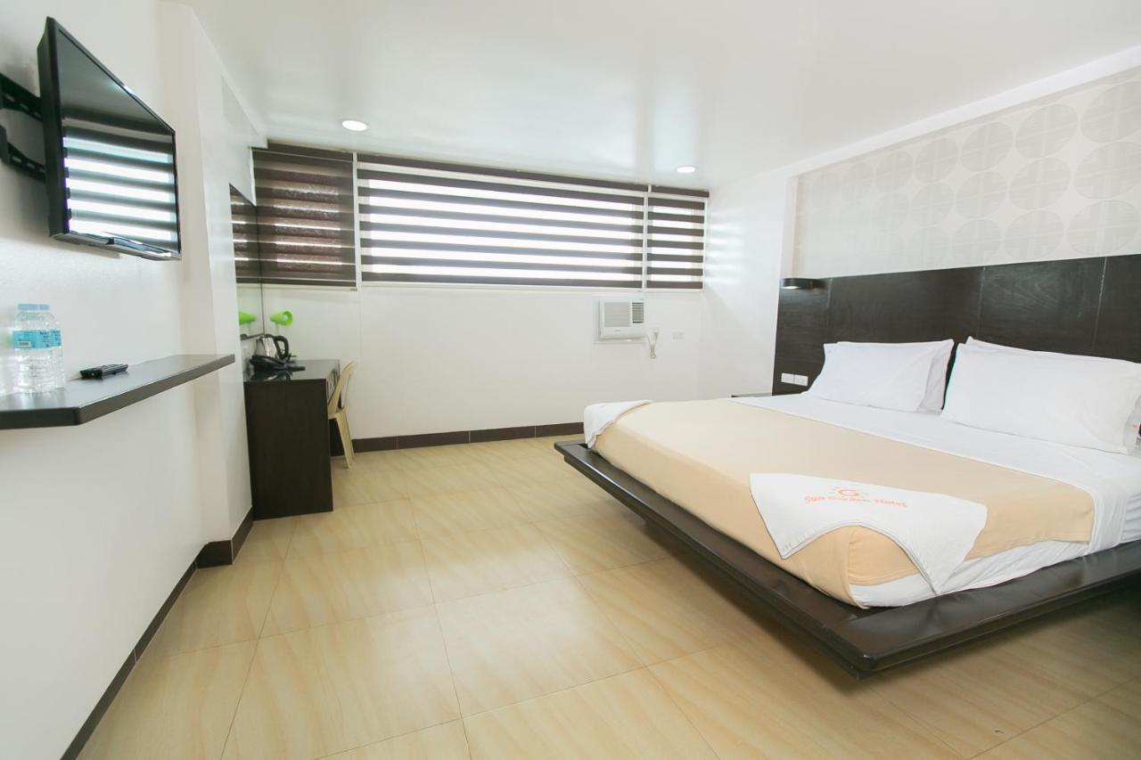 Sun Garden Hotel Tarlac 外观 照片
